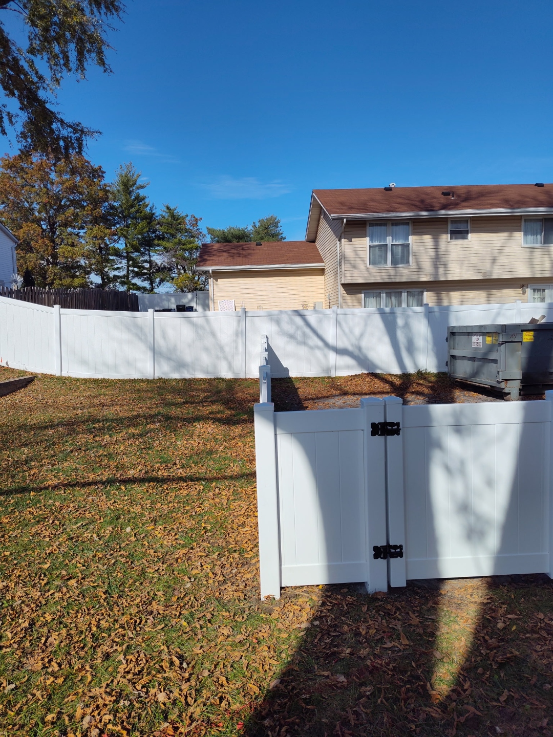 White vinyl privacy fence with double drive gate, Chesterfield MO