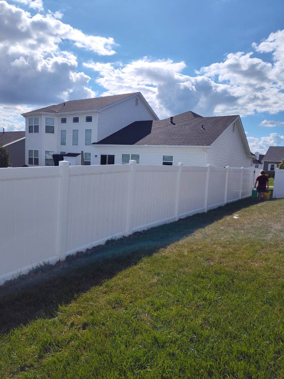 White vinyl fence with gate installation, Creve Coeur MO